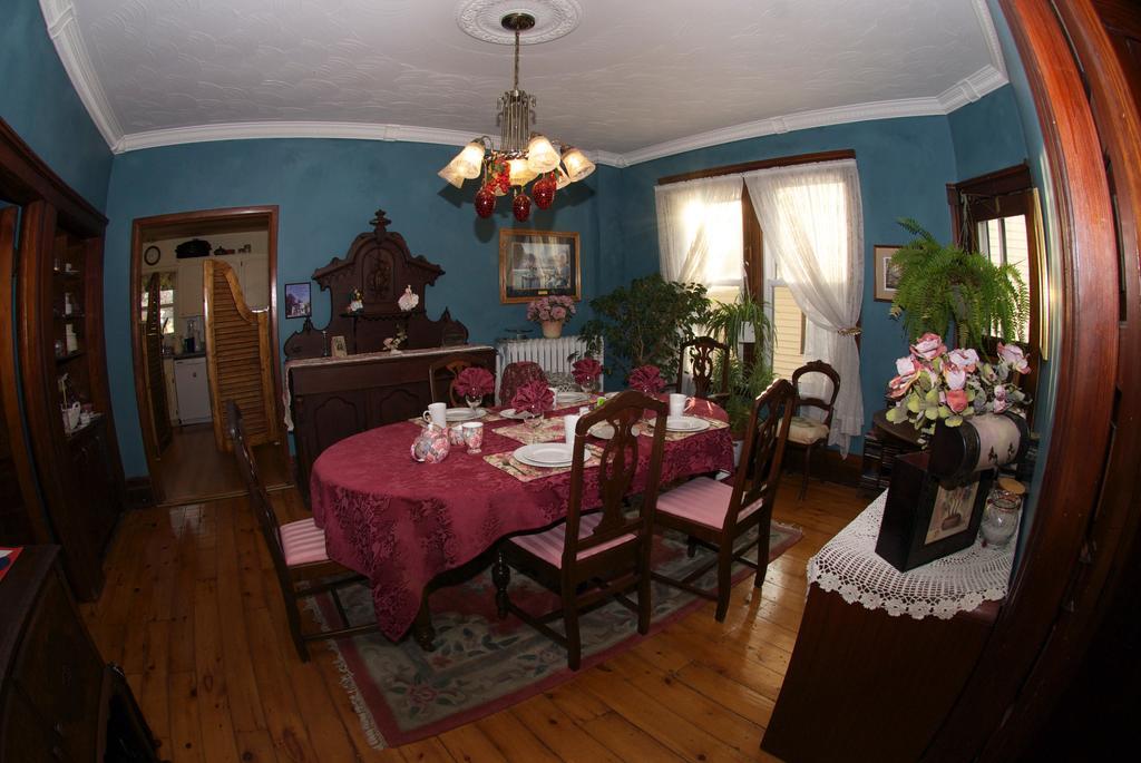 Bondy House Bed & Breakfast Amherstburg Eksteriør bilde
